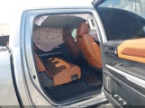 Toyota Tundra  5.7L V8 5TFAW5F16JX734358 fotografie