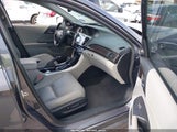 Honda Accord Touring V6 1HGCR3F97HA006962 fotografie