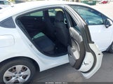 Chevrolet Cruze Ls Auto 1G1BC5SMXJ7121102 снимка
