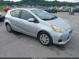 Toyota Prius C Two JTDKDTB30C1015117 снимка
