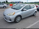 Toyota Prius C Two JTDKDTB30C1015117 снимка