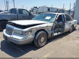 Lincoln Town Car Signature 1LNLM82W7VY735175 photo