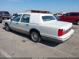 Lincoln Town Car Signature 1LNLM82W6VY728203 fotografie