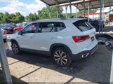 Volkswagen Taos 1.5T Se 3VVWX7B24NM040181 photo