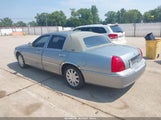Lincoln Town Car Signature Limited 1LNHM82W36Y641589 photo