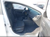 Hyundai Elantra Se 5NPD74LF6JH298935 снимка