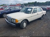 Mercedes-Benz 240 D WDBAB23A4DB374392 снимка