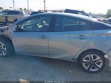 Toyota Prius Three Touring JTDKARFU6J3550257 снимка