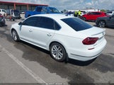 Volkswagen Passat 2.0T Se 1VWBA7A32JC016723 photo