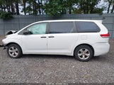 Toyota Sienna Base 7 Passenger 5TDKA3DC1CS011697 снимка