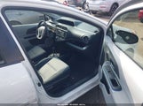 Toyota Prius C Two JTDKDTB32D1528337 снимка