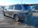 Toyota Sienna Se 8 Passenger/Se Premium 8 Passenger 5TDXZ3DC2JS932029 fotografie