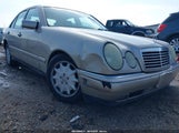 Mercedes-Benz E 320 WDBJF65H4XA946979 снимка