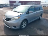 Toyota Sienna Le V6 5TDKK3DCXBS058562 снимка