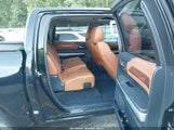 Toyota Tundra  5.7L V8 5TFAW5F11HX591667 fotografie