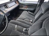 Lincoln Town Car Signature 1LNLM82F0LY608894 photo