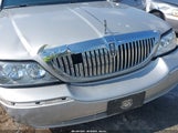 Lincoln Town Car Signature Limited 2LNHM82V38X643238 fotografie