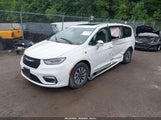Chrysler Pacifica Hybrid Limited 2C4RC1S73NR135646 снимка