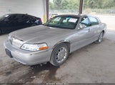 Lincoln Town Car Signature Limited 1LNHM82W96Y642794 fotografie