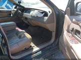 Lincoln Town Car Signature 1LNHM82W51Y738818 снимка
