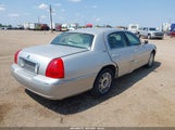 Lincoln Town Car Signature Limited 2LNHM82V79X606081 fotografie