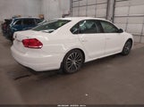 Volkswagen Passat 1.8T S 1VWAT7A3XFC068050 снимка