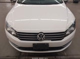 Volkswagen Passat 1.8T S 1VWAT7A3XFC068050 снимка