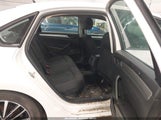 Volkswagen Passat 1.8T S 1VWAT7A3XFC068050 снимка
