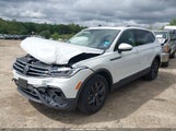 Volkswagen Tiguan 2.0T Se/2.0T Wolfsburg Edition 3VVMB7AX3RM055215 снимка