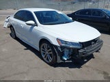 Volkswagen Passat 1.8T R-Line 1VWAT7A3XGC032005 photo