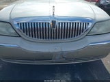 Lincoln Town Car Signature 1LNHM81W75Y667631 photo