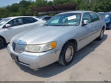 Lincoln Town Car Executive 1LNHM81WXYY831135 photo