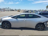Toyota Prius Le JTDACAAU0R3018562 снимка
