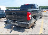 Toyota Tundra  5.7L V8 5TFAW5F1XHX673395 fotografie