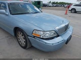 Lincoln Town Car Signature Limited 2LNHM82V39X636940 fotografie