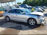 Volkswagen Passat 1.8T Limited Edition 1VWAT7A37FC116622 fotografie