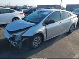 Toyota Prius Two JTDKBRFU1J3062458 снимка