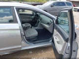 Hyundai Elantra Se 5NPD74LF7HH177079 снимка