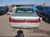 Lincoln Town Car Executive 1LNLM81W8VY751886 fotografie