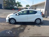 Toyota Prius C Two JTDKDTB36C1016868 снимка