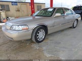 Lincoln Town Car Signature Limited 1LNHM82V57Y621918 fotografie