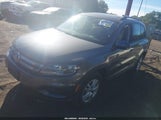 Volkswagen Tiguan S WVGBV7AX2GW032689 photo