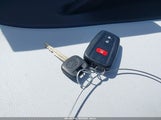 Toyota Prius Le JTDKARFU8L3115064 снимка