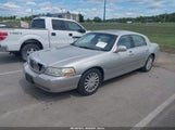Lincoln Town Car Signature Limited 1LNHM82W95Y667483 снимка