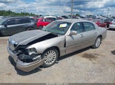 Lincoln Town Car Signature 1LNHM82W13Y650707 снимка