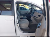 Toyota Sienna Le V6 5TDKK3DC4BS125933 снимка