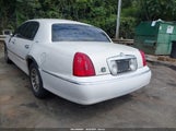 Lincoln Town Car Signature 1LNHM82W71Y612332 fotografie