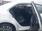 Toyota Corolla Xle 5YFBURHE2HP678008 снимка