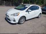 Toyota Prius C Four JTDKDTB38D1055978 снимка