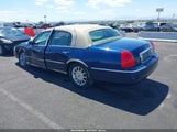 Lincoln Town Car Signature 1LNHM81W27Y609736 fotografie